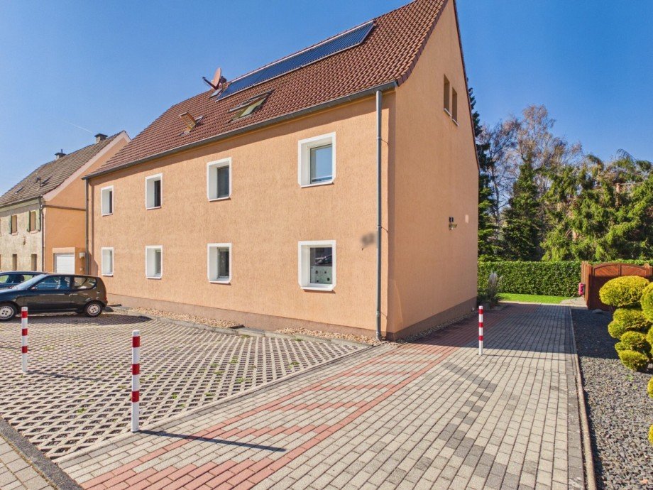 Vorderansicht_Seitlich Mehrfamilienhaus Heimbach / Hasenfeld