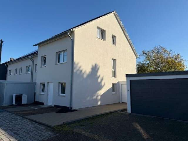 Ansicht Strasse Reihenendhaus Vettweiss