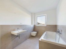Badezimmer OG_2 Modernes Einfamilienhaus zur Miete in ruhiger Lage in Vettwei� - Ideal f�r Familien