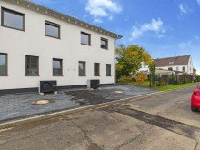 Strassenseite Moderne Doppelhaush�lfte in Eschweiler �ber Feld - ruhig wohnen, offen leben 