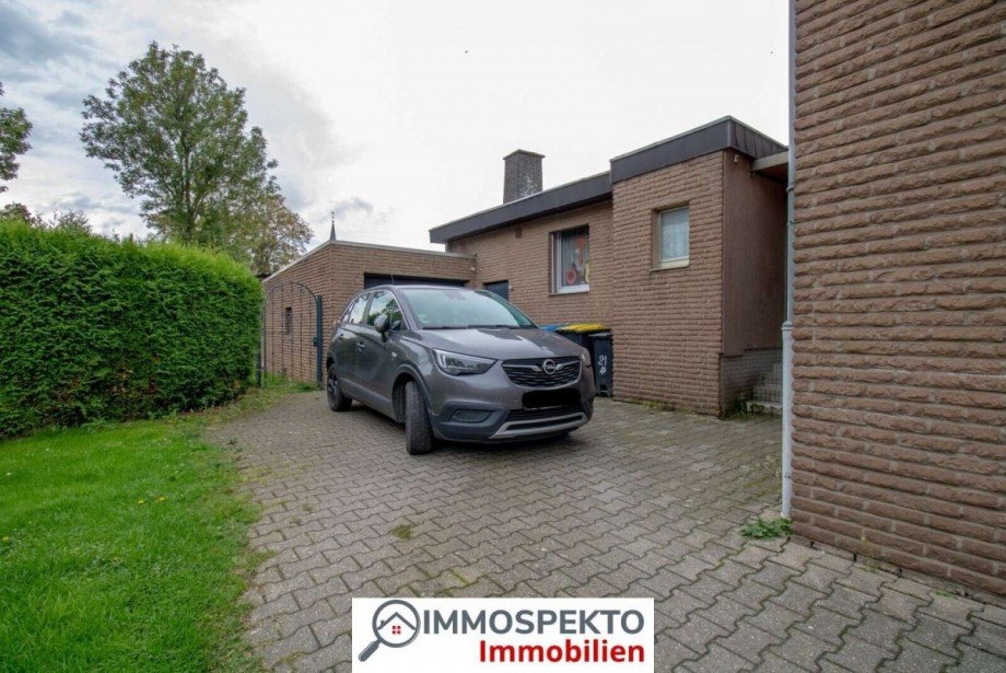 Zugang Garage / Zugang Garten Doppelhaush�lfte Bergheim