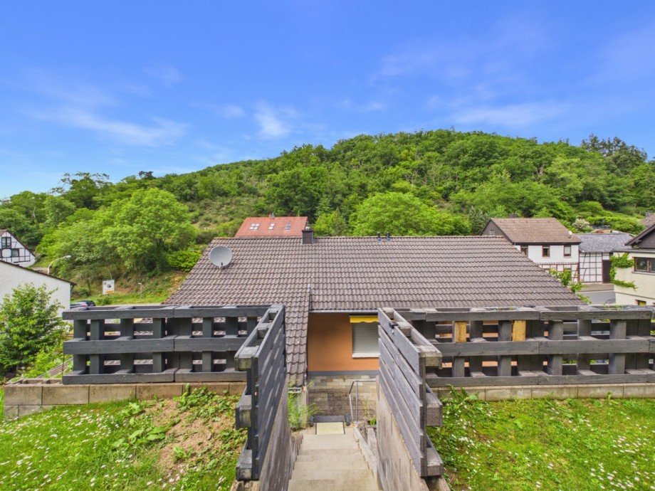 Blick zur Stra�e Einfamilienhaus Heimbach