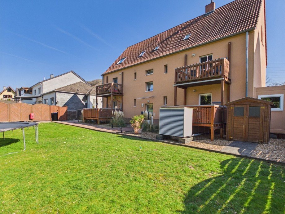 Gartenansicht_Seitlich Mehrfamilienhaus Heimbach / Hasenfeld