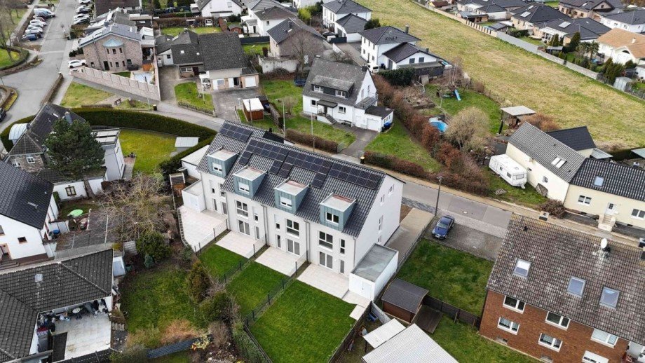 Drohnenansicht Garten Reiheneckhaus Vettwei�